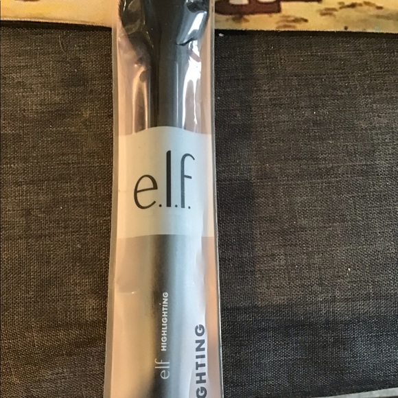 NYX Pro Contour Brush 05 and ELF Highlighting Brush - Picture 4 of 6